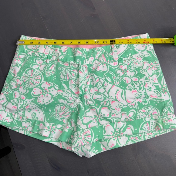 Lilly Pulitzer Women’s Barclay Short in Glenda Green Beach Bash - Picture 7 of 8
